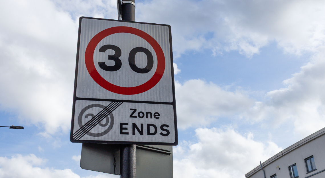residential speed limit sign in texas